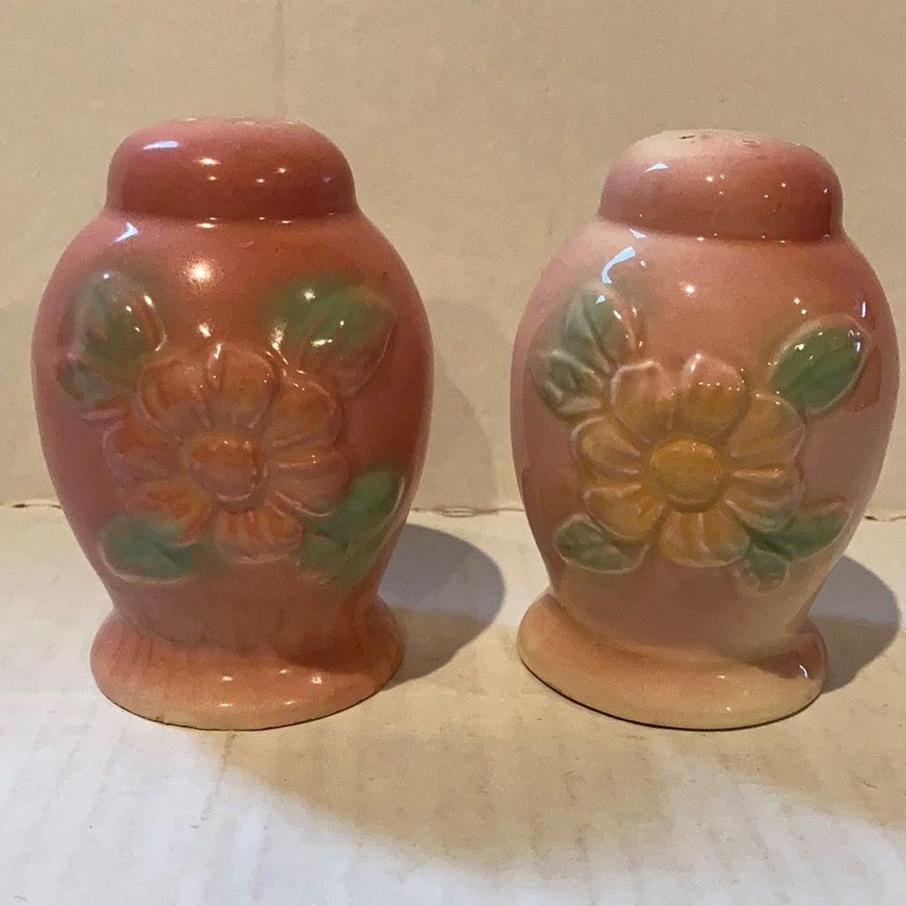 Vintage Hull Sunglow pottery pink salt and pepper shakers